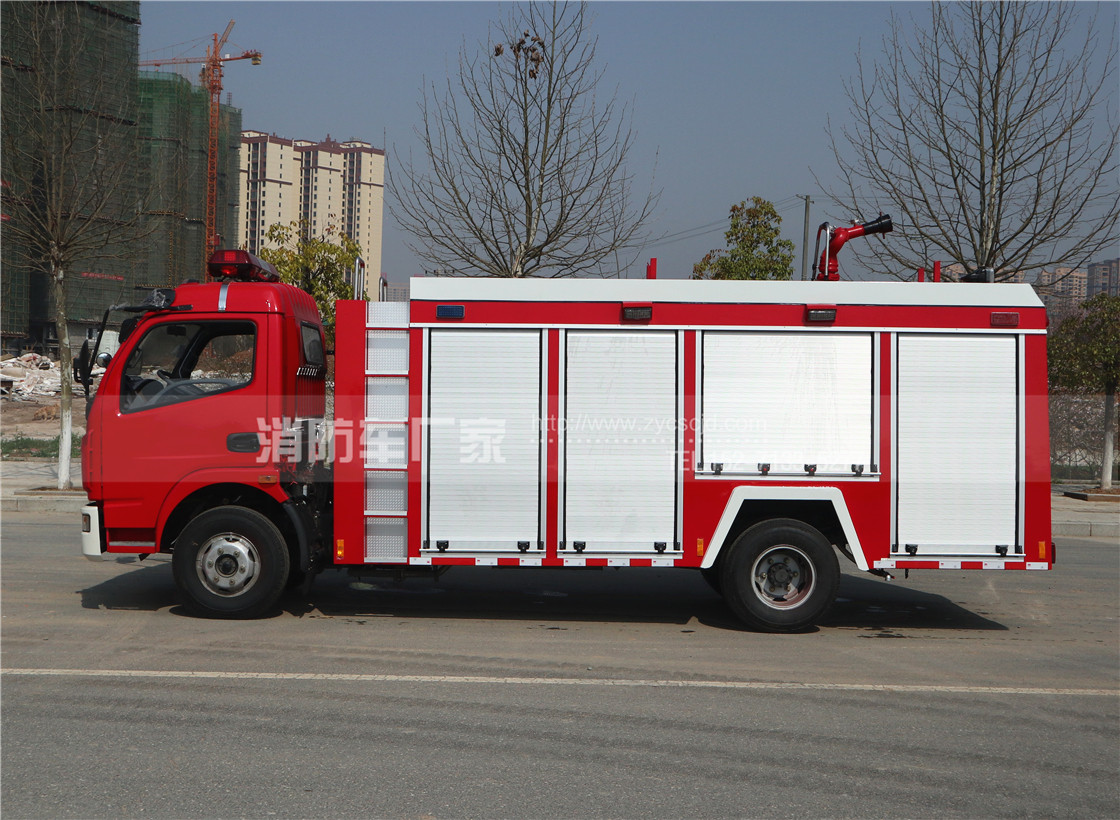 东风多利卡4吨单排座泡沫消防车
