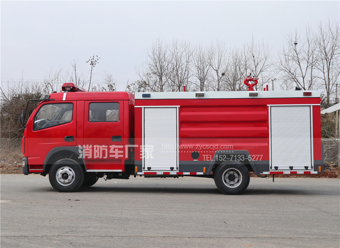 【东风牌】多利卡4吨双排座水罐消防车