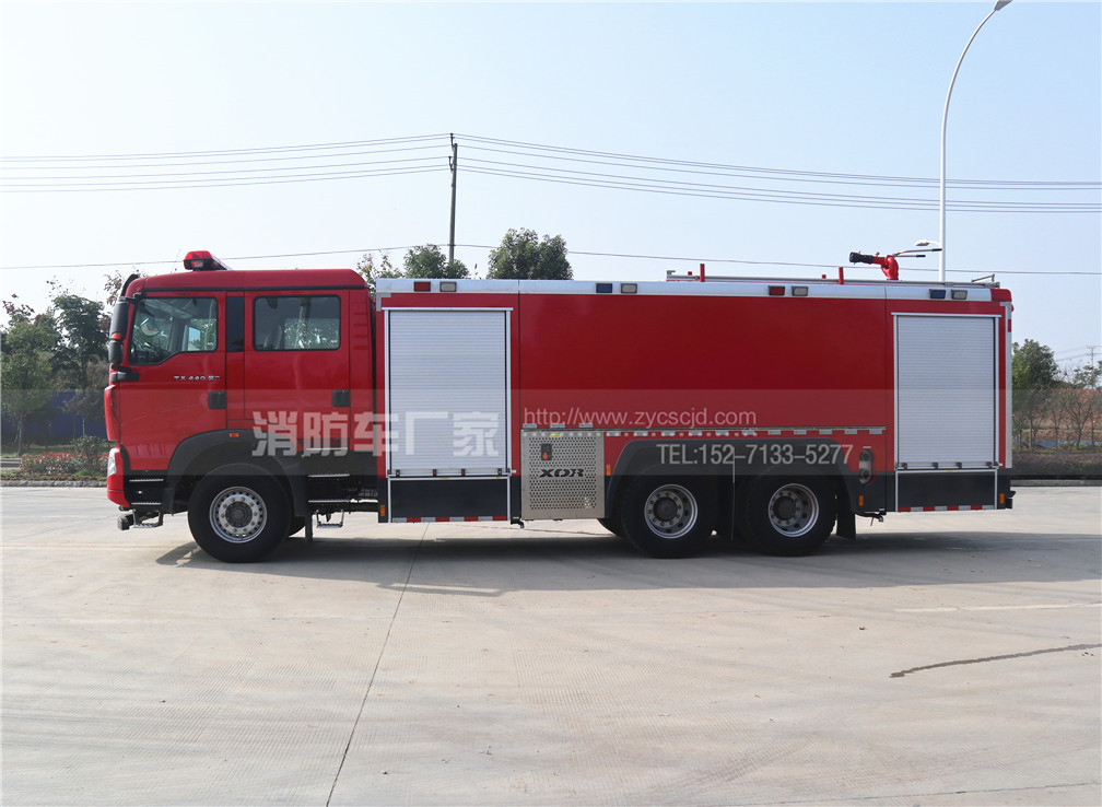 国六重汽豪沃17吨水罐消防车