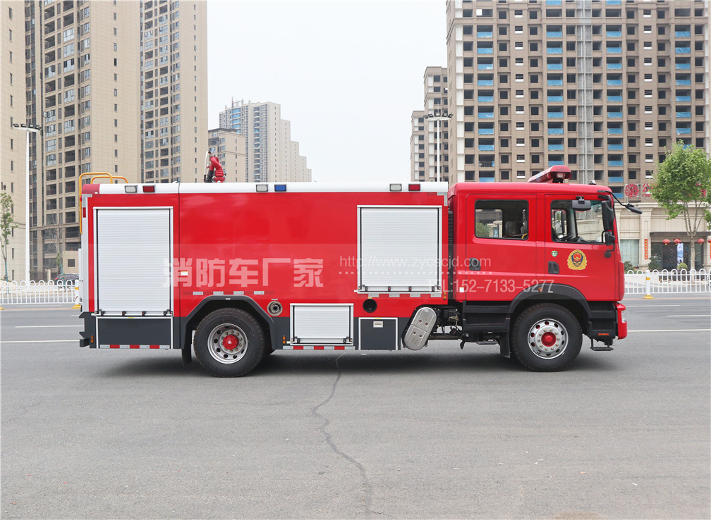 国六东风8吨水罐消防车