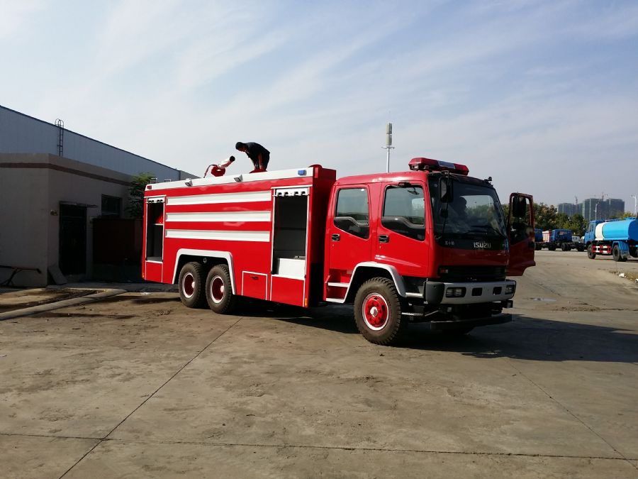 五十铃12吨水罐消防车