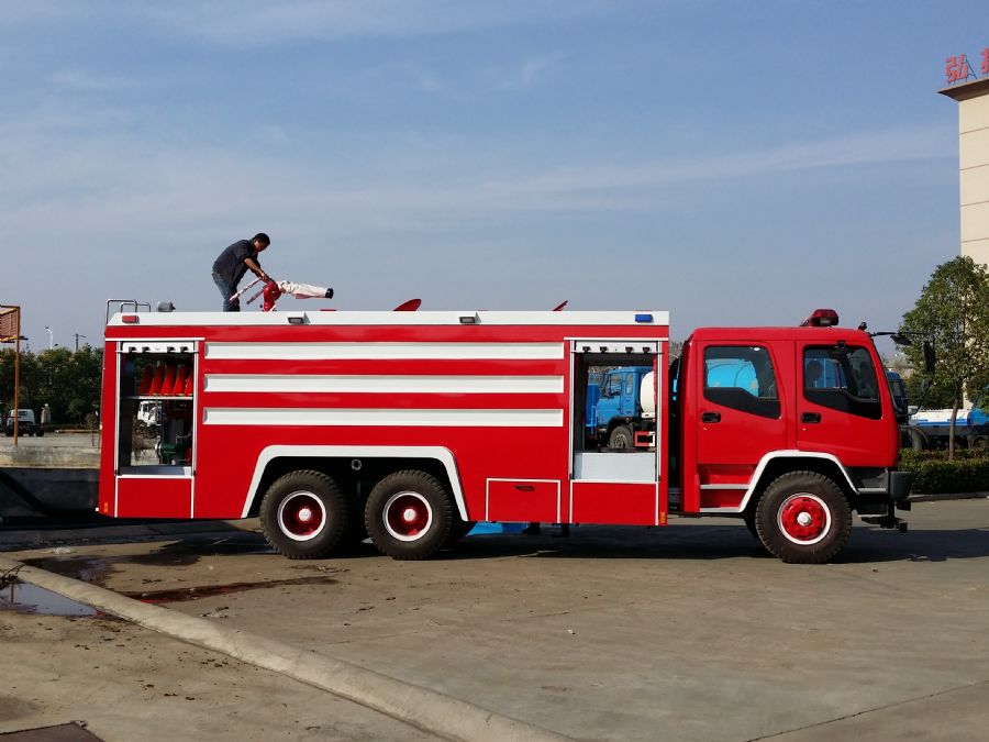 五十铃12吨水罐消防车