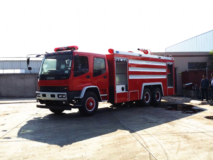 五十铃12吨水罐消防车