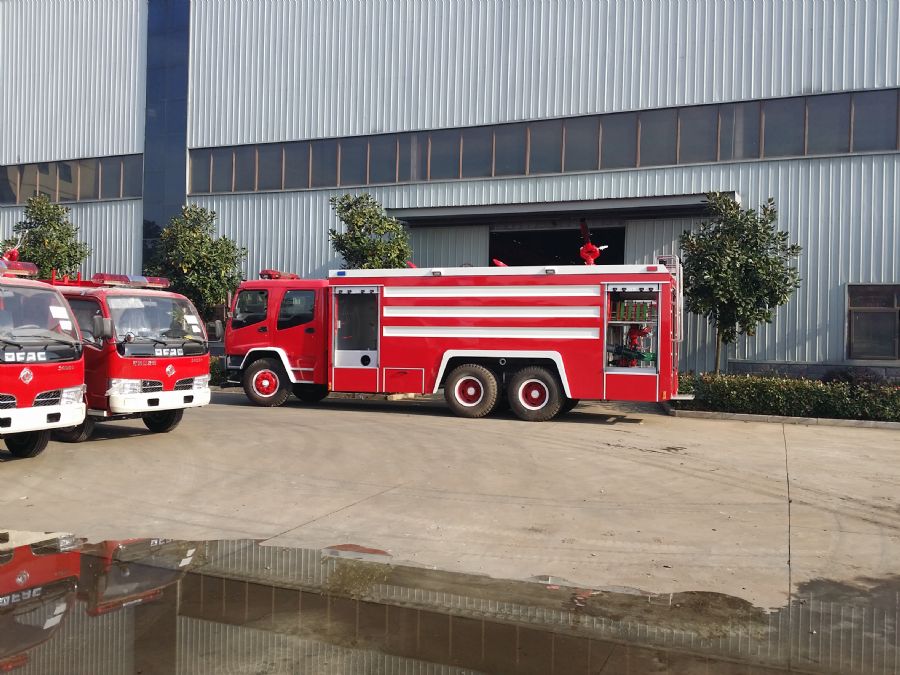 五十铃12吨水罐消防车