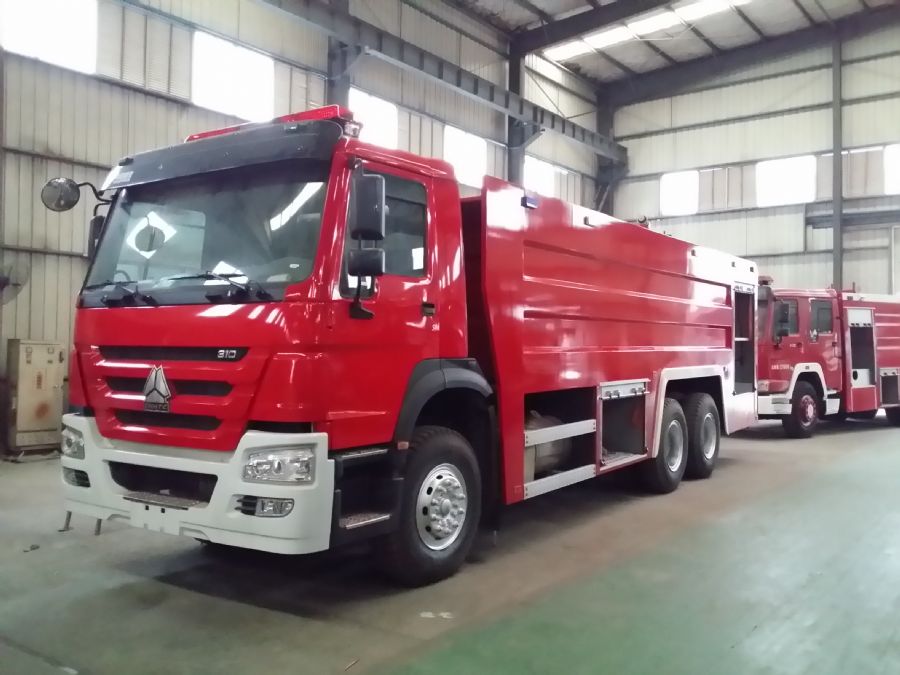 豪沃20吨水罐消防车