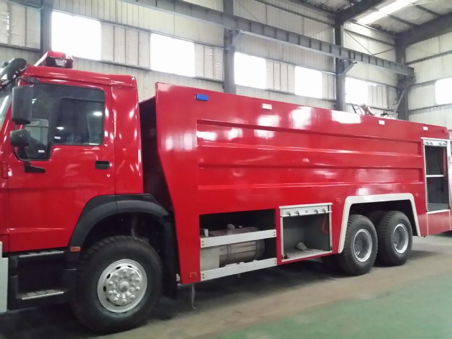 豪沃20吨水罐消防车