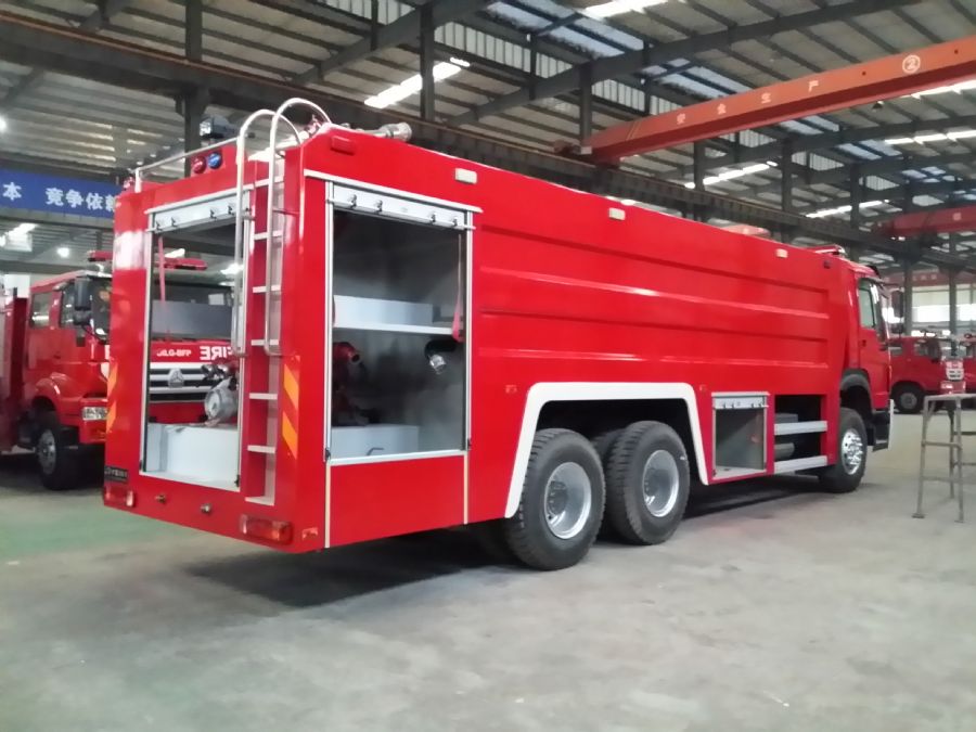 豪沃20吨水罐消防车