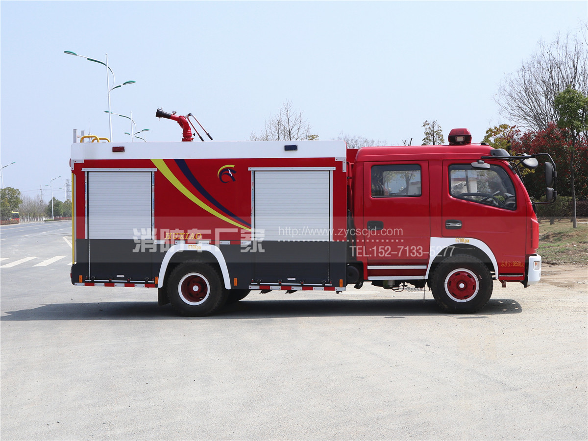 国五东风多利卡4吨水罐消防车高清图片