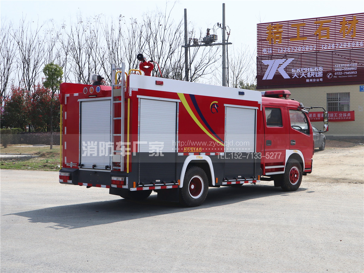 国五东风多利卡4吨水罐消防车高清图片