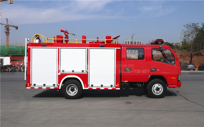 新款东风2.5吨水罐消防车高清图片