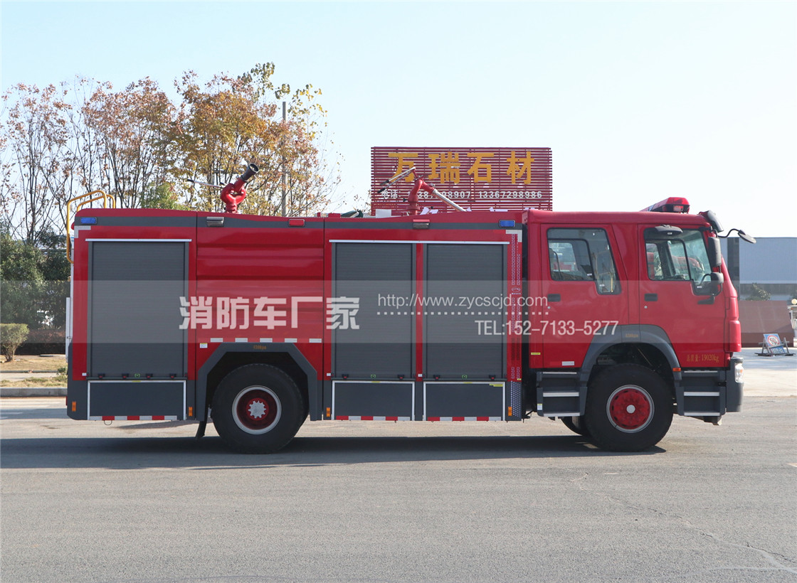 重汽豪沃单桥干粉水联用消防车