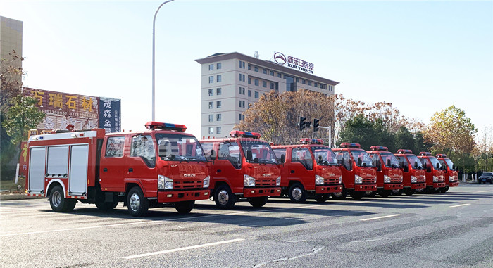 东南亚用户：订购8台五十铃3吨水罐消防车